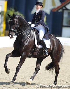 Nadine Capellmann and Dark Dynamic were not on the same wavelength. They struggled to find a good rhythm and a regular stride length in trot and piaffe/passage and there were several bobbles in canter