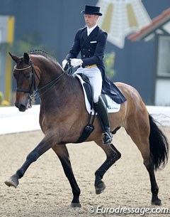 Jan Dirk Giesselmann on Real Dancer (by Rubin Royal). Horse has a very nice piaffe-passage but needed to be more up in the bridle. The contact was an issue as the mouth was open almost all the time. 