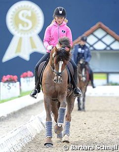 Paulina Holzknecht schooling Carlos