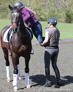 Fiona's groom mounts Orthilia for a hack