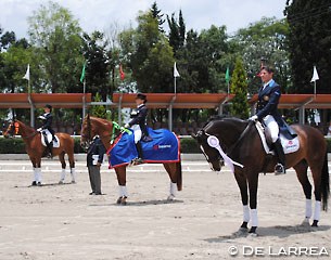 The small tour prize giving at the 2014 CDI Mexico City with Mariana Quintana, Bernadette Pujals and Antonio Rivera :: Photo © Eugenia de Larrea