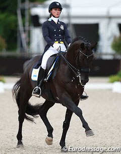 Minna Telde and Santana were well on their way to scoring 75% until a mistake in the canter work made the score drop to 73.040 % to finish fifth