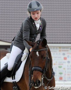 Yulia Gorbacheva pats Urbi at Orbi at the end of their ride