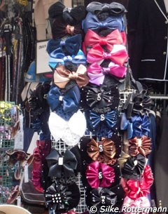 These bow hair nets are so 1990