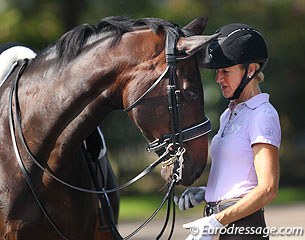 Tuny giving Castillia a treat before their ride