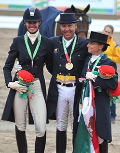 The kur podium at the 2014 Central American and Caribbean Games: Yvonne Losos de Muniz, Marco Bernal, Bernadette Pujals