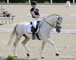 Ines Knoll and Fairplay H at the 2014 German WCYH Selection Trial in Warendorf :: Photo © LL-foto