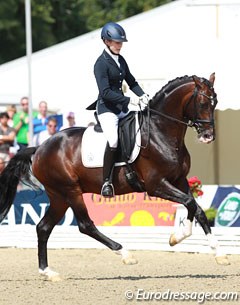 Beatrice Buchwald on the Westfalian stallion Den Haag (by Diamond Hit x Florestan I). The horse worked well in trot, showed an outstanding walk but failed in the first flying change, the second one was super