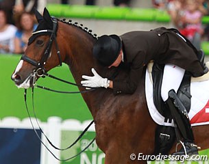 Marcela Krinke-Susmelj hugs her Molberg