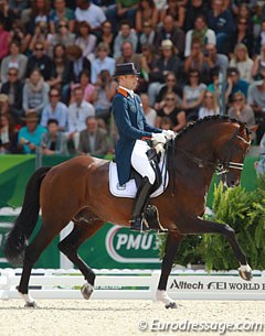 Hans Peter Minderhoud and Johnson showed very good lateral canter work but had mistakes in the changes. The bay stallion dragged his right hind on occasion which showed in some passage and piaffe transitions