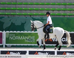 Bucking during the horse inspection but lovely piaffe under saddle: Joao Victor Oliva and Signo dos Pinhais