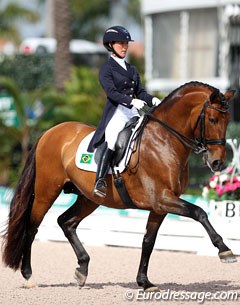 Brazilian Samira Mayumi Uemura on the well moving PRE bred Tamarindo XI