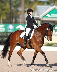American junior Rachel Robinson on Ucarius at the 2014 Florida Youth Festival in Wellington :: Photo © Astrid Appels