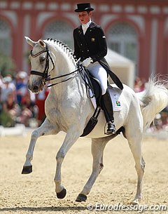 South African Chere Burger on Donna Silver. The mare has lost a lot of muscle and had a lot of unusual issues with the contact