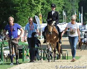 Matthias Rath and his stepsister Marie Linsenhoff and mom Ann Kathrin heading to the show ring