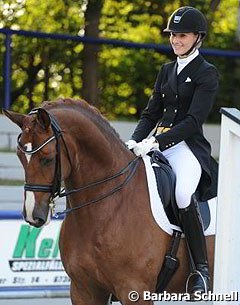 Leonie Richter receiving her golden rider badge in Zeiskam