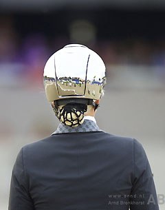 Silvia Rizzo wearing her Cromo Shine Silver Mirror KEP Italia helmet at the 2015 CDI Arnheim :: Photo © Arnd Bronkhorst