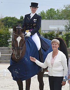 Kristy Oatley on Qualia for the Grand Prix prize giving ceremony :: Photo © Pixel Events