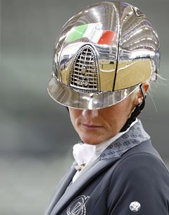 Rizzo drew Valentino's attention with her elegant seat and flashy Crome Shine Silver Mirror KEP Italia helmet