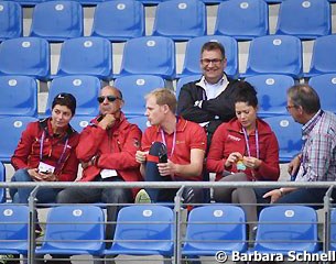 The Germans observe: Monica Theodorescu, Jonny Hilberath, Matthias Rath, (Klaus Martin Rath behind), Kristina Sprehe with her father Paul Sprehe