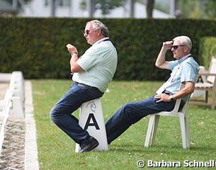 Jan Nivelle coaching Karen Tebar, French team trainer Jan Bemelmans is watching