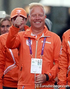 Maarten van der Heijden gives a thumb's up to a Dutch team rider at the 2015 European Championships :: Photo © Astrid Appels