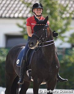 Jessica von Bredow-Werndl schooling Unee BB without stirrups