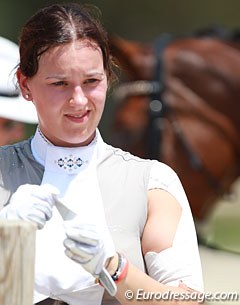 Dana van Lierop rode with a taped shoulder because she dislocated it again on Friday. The Dutch rider has hyper mobile joints