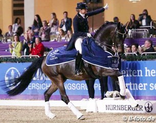 Dorothee Schneider and Santiago win the 2015 Nurnberger Burgpokal Finals