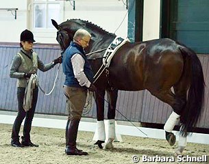 Paul Fielder gives a demonstration on long lining