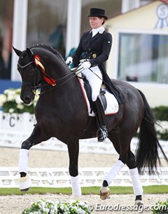 Susan Pape-Draper on Harmony's Don Noblesse :: Photo © Astrid Appels