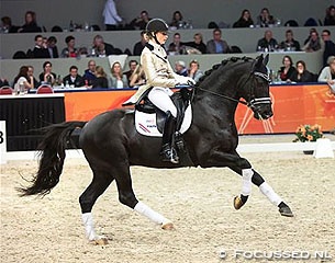 Dinja van Liere and Capri Sonne JR win the 2015 VHO Trophy at the KWPN Stallion Licensing :: Photo © Focussed.nl