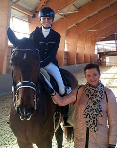 Marlies van Baalen on Dion Johnson, flanked by coach and mom Coby van Baalen at the 2015 CDI Le Mans