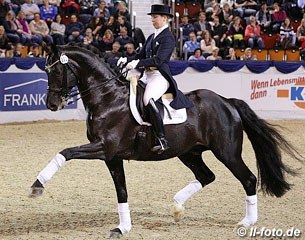 Theresa Nilshagen on Dante Weltino (by Danone I x Welt Hit II)