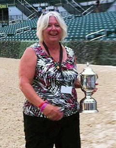 Leslie Steele became the recipient of the 2015 Albers Award Perpetual Trophy
