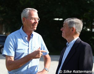 Dr. Eberhard Senckenberg, head of Schwaiganger StateStud and Colonel Carde​ ​in conversation