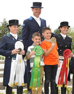 The Prix St Georges podium at Tultepec: Bernadette Pujals, Enrique Palacios, Mariana Quintana