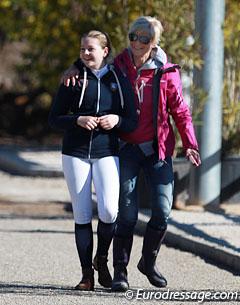 Marie Linsenhoff strolling around with her mom Ann Kathrin