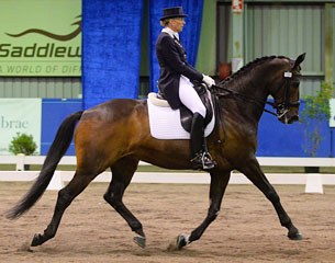 Mary Hanna and Umbro win the Pacific World Cup League Final at the 2015 CDI-W Werribee
