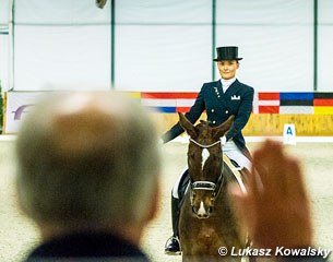Ekaterina Maslova salutes the judges