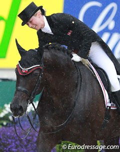 Agnete Kirk Thinggaard pats Jojo AZ after finishing her ride in the rain