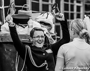 Zaneta Skowronska cheers for her silver medal