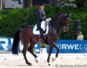 Dorothee Schneider and Showtime at the 2016 German Championships in Balve :: Photo © Barbara Schnell