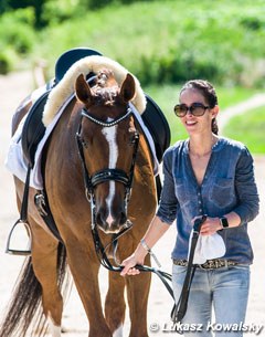 Aniko Losonczy walking Sol de Espana