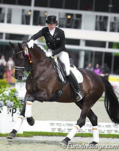 Stephanie Kooijman patting Winston in the lap of honour