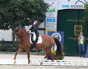 Austrian Timna Zach on Simply Red, coach Heike Kemmer in the background