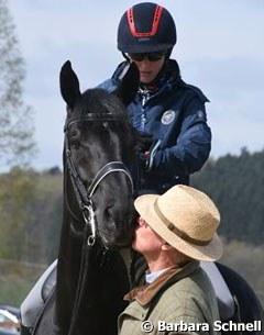 Wilfried Bechtolsheimer kissing Capri Sonne JR at the 2016 CDI Hagen