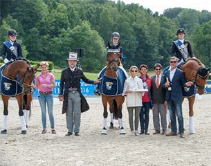 The winning team of the CDIO Ch Nations Cup Children with from left Pedro Cebulka, Eva Möller, Chef D´Equipe Caroline Roost, judge Cesar Torrente and Dr. Ulf Möller