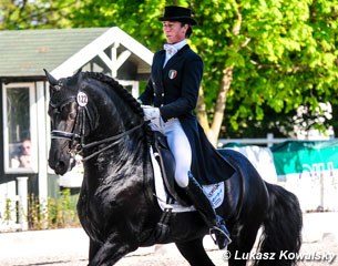 Claudia Montanari on Titus fan de Marren