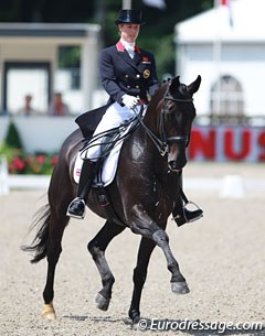 Laura Tomlinson on Rosalie B :: Photo © Astrid Appels